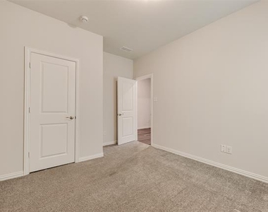 408 Ronda Road - Photo Thumbnail 14