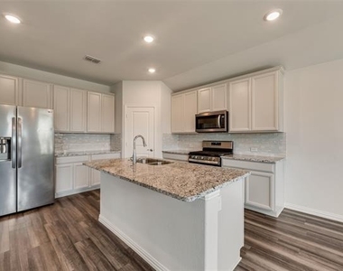 408 Ronda Road - Photo Thumbnail 10