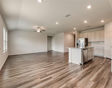 408 Ronda Road - Photo Thumbnail 9