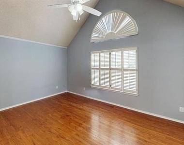 9010 Cumberland Drive - Photo Thumbnail 8