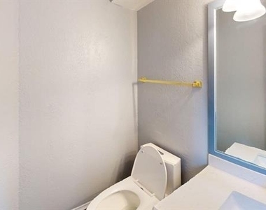 9010 Cumberland Drive - Photo Thumbnail 15