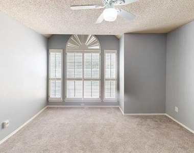9010 Cumberland Drive - Photo Thumbnail 10