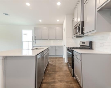 3114 Cordelia Drive - Photo Thumbnail 6