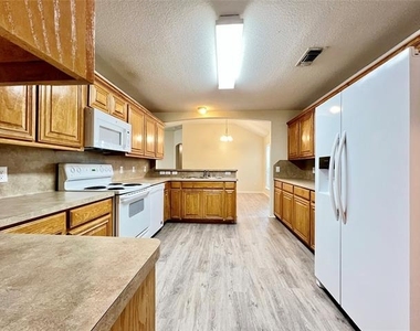 1103 Savage Drive - Photo Thumbnail 5