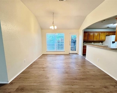 1103 Savage Drive - Photo Thumbnail 4