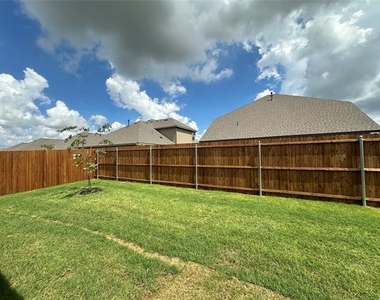 5231 Meadow Lane - Photo Thumbnail 16