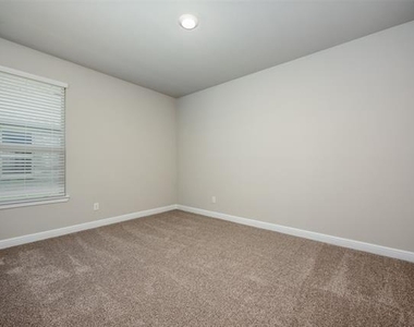 5231 Meadow Lane - Photo Thumbnail 6
