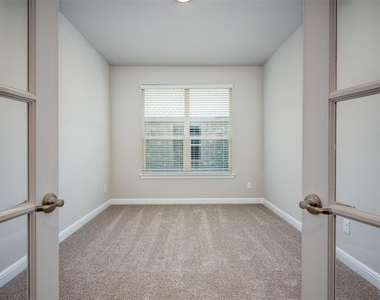 5231 Meadow Lane - Photo Thumbnail 4