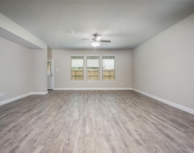 5231 Meadow Lane - Photo Thumbnail 7