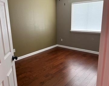 2016 Londonderry Drive - Photo Thumbnail 12