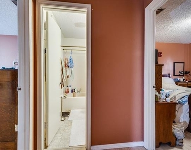 3073 Olympia Drive - Photo Thumbnail 10