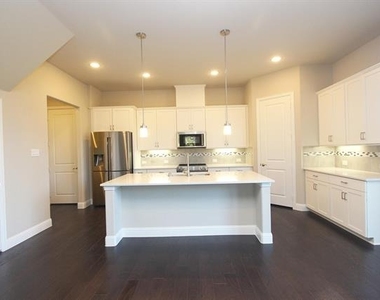 600 Ansley Way - Photo Thumbnail 1