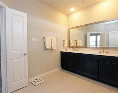 600 Ansley Way - Photo Thumbnail 13