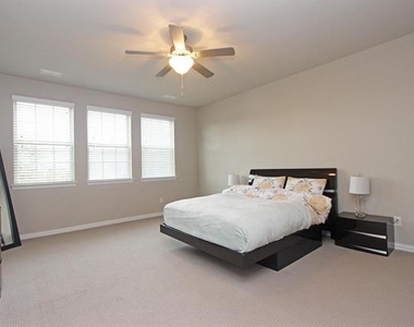600 Ansley Way - Photo Thumbnail 11