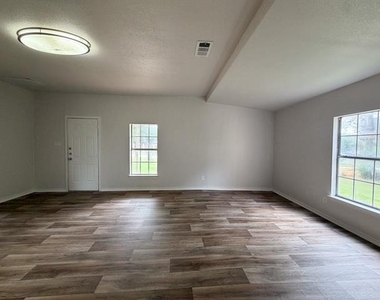 1309 N Clay Street - Photo Thumbnail 2