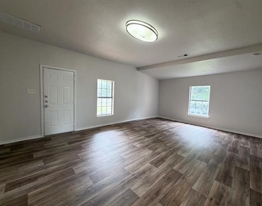 1309 N Clay Street - Photo Thumbnail 4