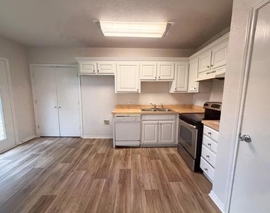1309 N Clay Street - Photo Thumbnail 5
