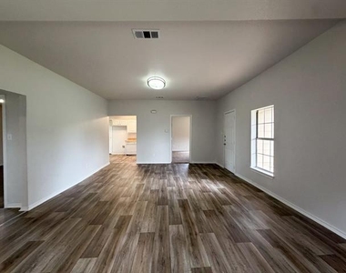 1309 N Clay Street - Photo Thumbnail 3