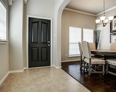 8928 Manana Street - Photo Thumbnail 3