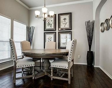 8928 Manana Street - Photo Thumbnail 5