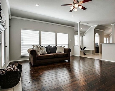 8928 Manana Street - Photo Thumbnail 10