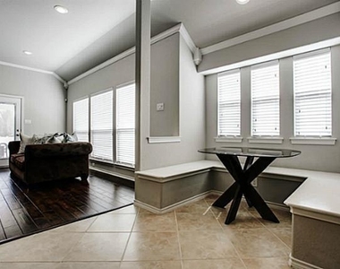 8928 Manana Street - Photo Thumbnail 9