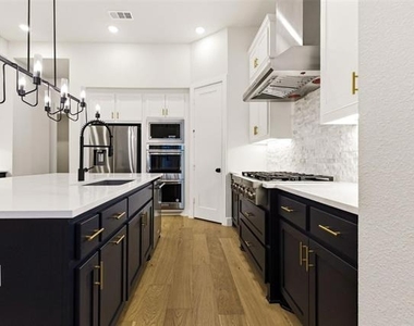 15522 Cormorant Street - Photo Thumbnail 6