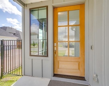 2113 Domingo Drive - Photo Thumbnail 4