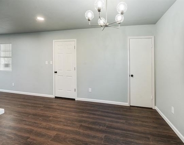 208 N Coleman Street - Photo Thumbnail 13