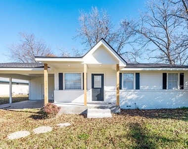 208 N Coleman Street - Photo Thumbnail 2