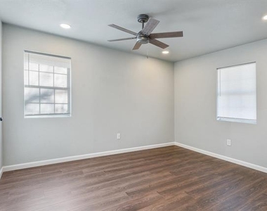 208 N Coleman Street - Photo Thumbnail 15