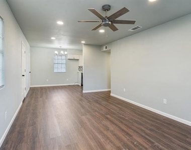 208 N Coleman Street - Photo Thumbnail 6