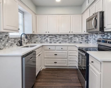 208 N Coleman Street - Photo Thumbnail 12