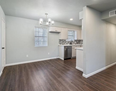 208 N Coleman Street - Photo Thumbnail 7
