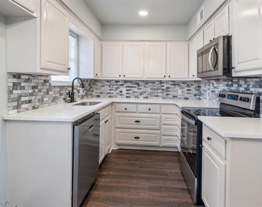 208 N Coleman Street - Photo Thumbnail 8