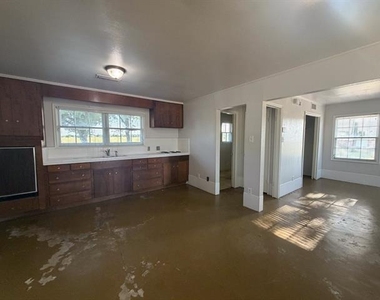 2200 Country Club Road - Photo Thumbnail 2
