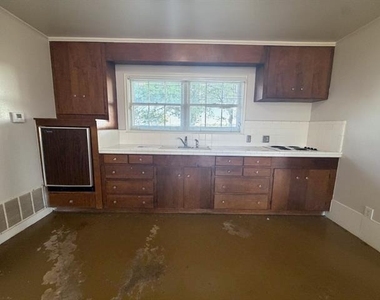 2200 Country Club Road - Photo Thumbnail 3
