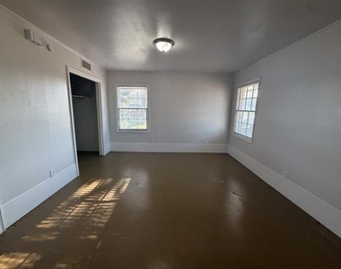 2200 Country Club Road - Photo Thumbnail 4