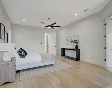 3720 Fairfax Avenue - Photo Thumbnail 9