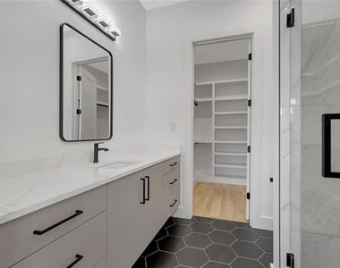 3720 Fairfax Avenue - Photo Thumbnail 8