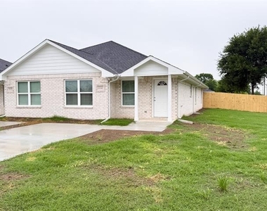 200 N Dallas Street - Photo Thumbnail 17