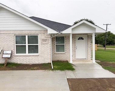 200 N Dallas Street - Photo Thumbnail 1