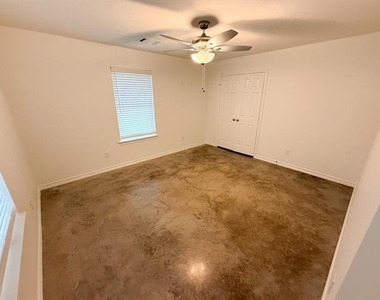 200 N Dallas Street - Photo Thumbnail 13
