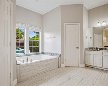 102 Pebble Beach Drive - Photo Thumbnail 11