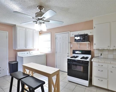 2109 Collins Avenue - Photo Thumbnail 6
