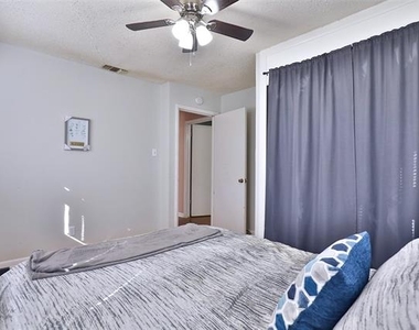 2109 Collins Avenue - Photo Thumbnail 11