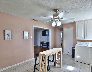 2109 Collins Avenue - Photo Thumbnail 7