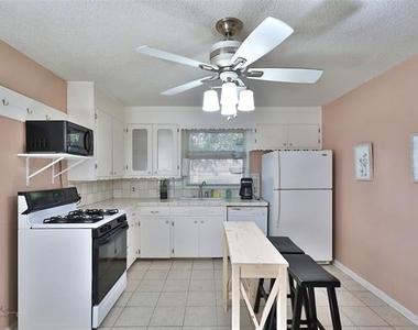 2109 Collins Avenue - Photo Thumbnail 5