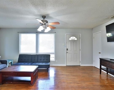 2109 Collins Avenue - Photo Thumbnail 3