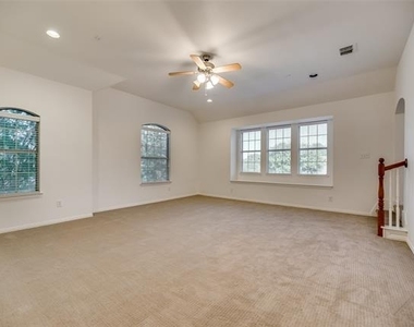 819 Rushmore Drive - Photo Thumbnail 16